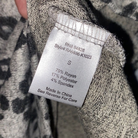 Long Sleeve Cut Out Grey leopard Shirt Size: S - Picture 4 of 4